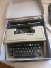 Prodajem pisaću mašinu Olivetti Dora u odličnom stanju